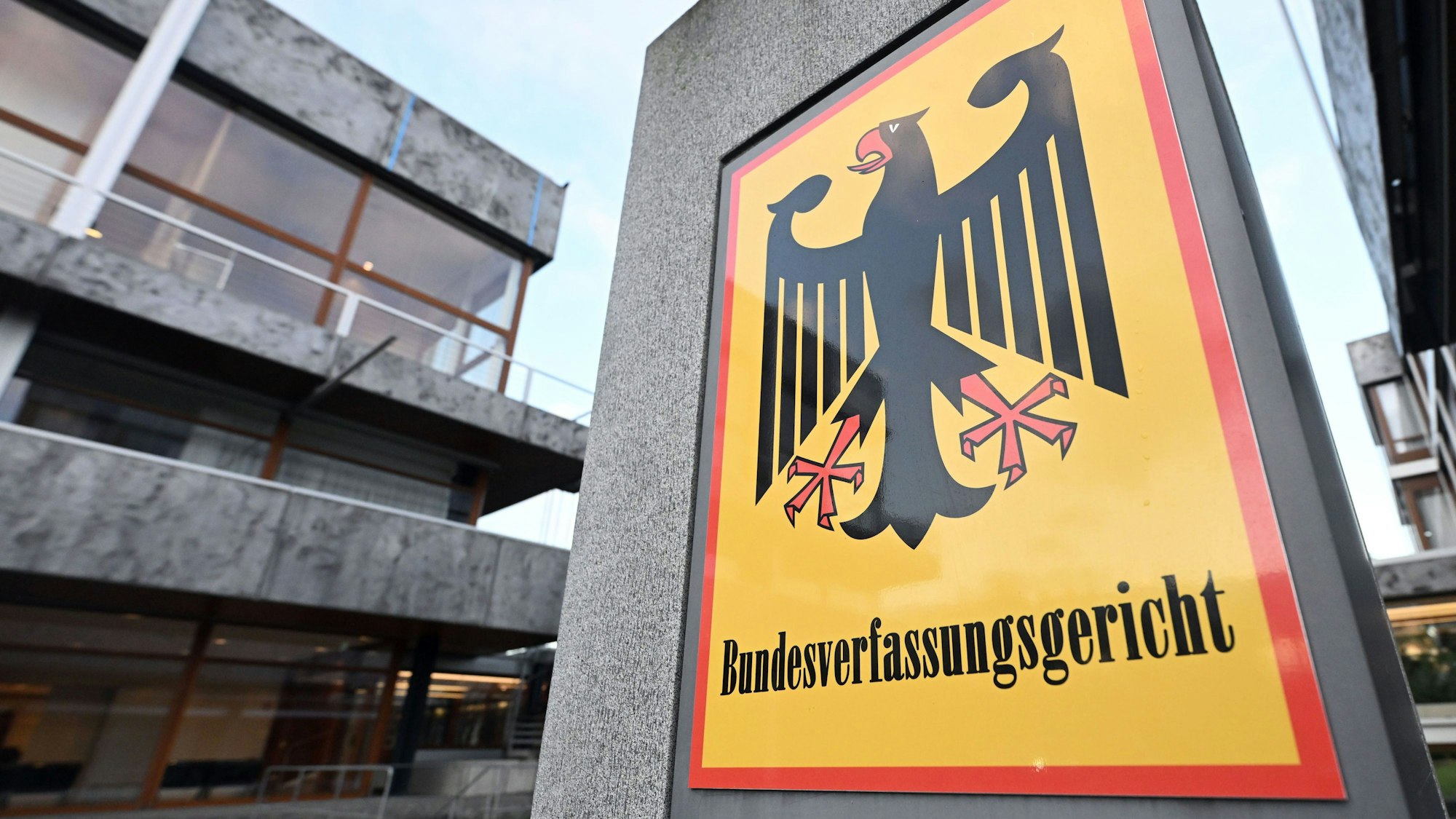 Karlsruhe: Das Bundesverfassungsgericht entscheidet über die Finanzierung der NPD.
