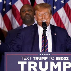 Ex-US-Präsident Donald Trump bei seiner Siegesrede in Nashua im US-Bundesstaat New Hampshire. Trump siegte nach den Vorwahlen in Iowa auch beim zweiten Termin in New Hampshire deutlich.