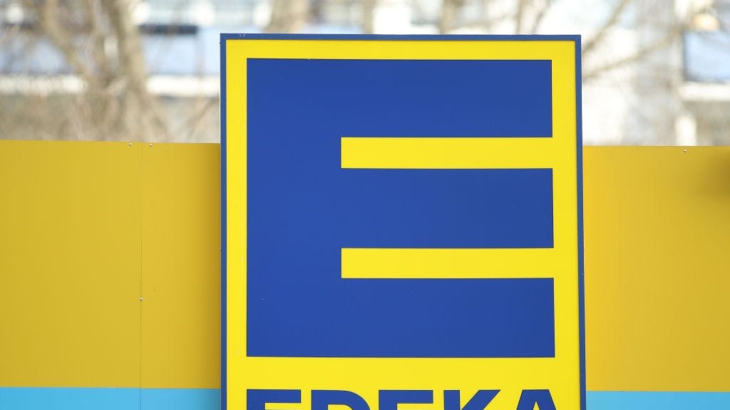 Das Symbolfoto zeigt das Edeka-Logo einer Filiale in Berlin am 19. Februar 2018.