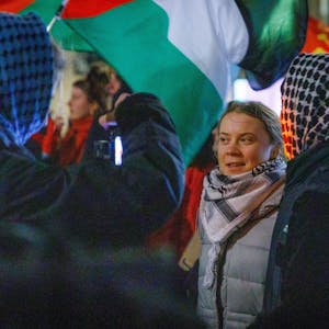 Die schwedische Klimaaktivistin Greta Thunberg nimmt am Mittwochabend (24. Januar) an einer pro-palästinensischen Demonstration in Leipzig teil.