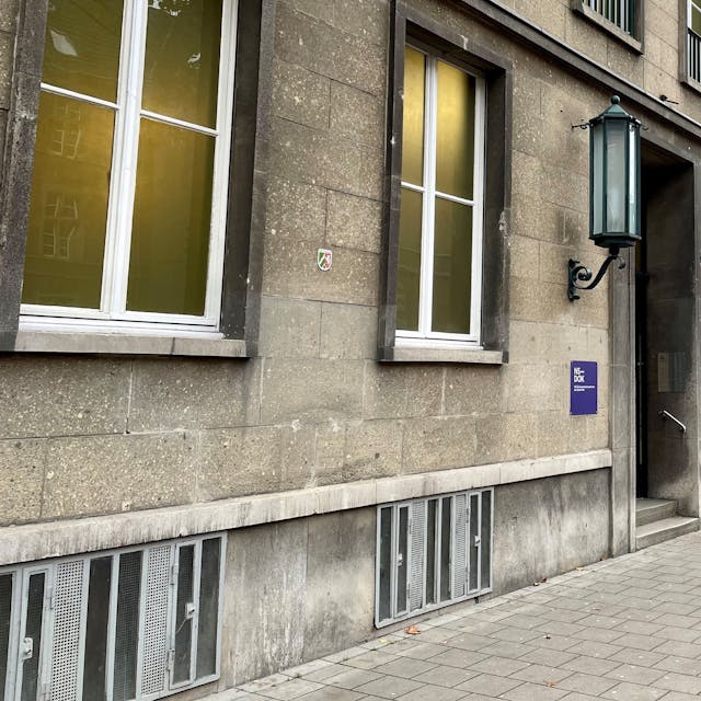 Die Fachstelle gegen Antisemitismus der Stadt Köln ist angesiedelt an das NS-Dokumentationszentrum am Appelhofplatz.