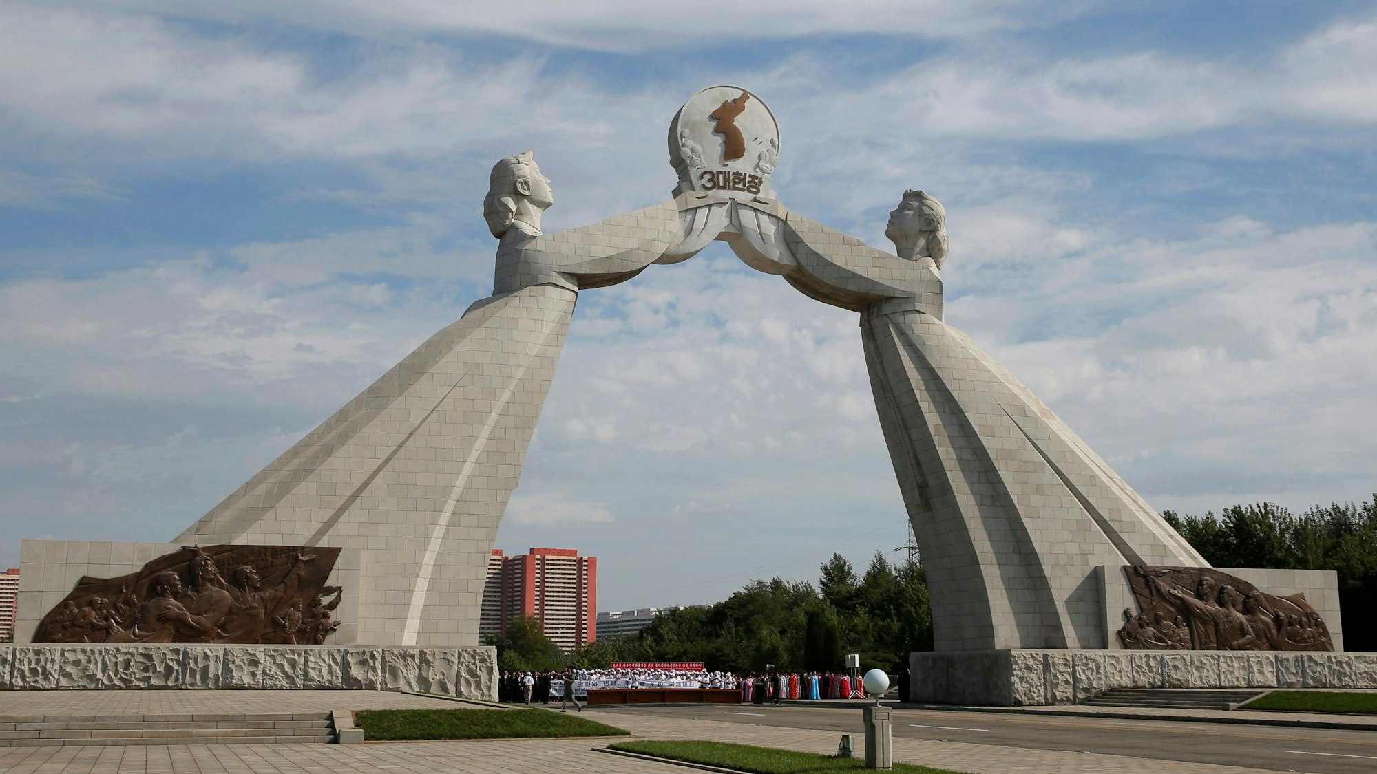 Dieses Foto zeigt den „Arch of Reunification“, den Bogen der Wiedervereinigung, ein Denkmal, das die Hoffnung auf eine mögliche Wiedervereinigung von Nord- und Südkorea symbolisiert. Hier ist das Bauerwerk am 11. September 2018 zu sehen.