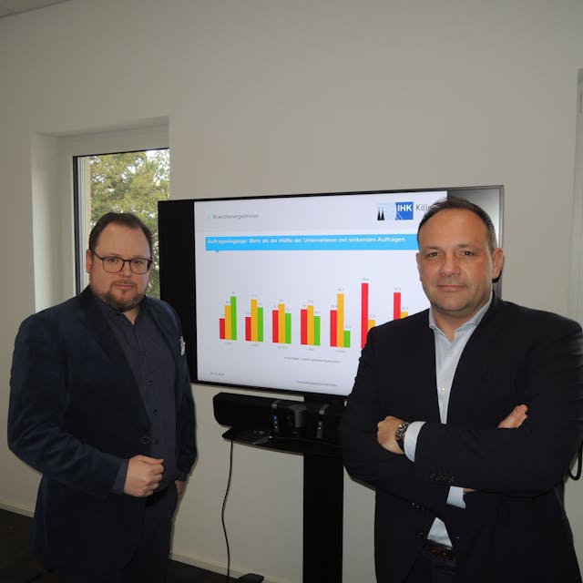 Unternehmer Björn Griesemann und IHK-Rhein-Erft-Geschäftsführer Gero Fürstenberg (l.) sehen schwarz für die Industrie und den Handel im Rhein-Erft-Kreis