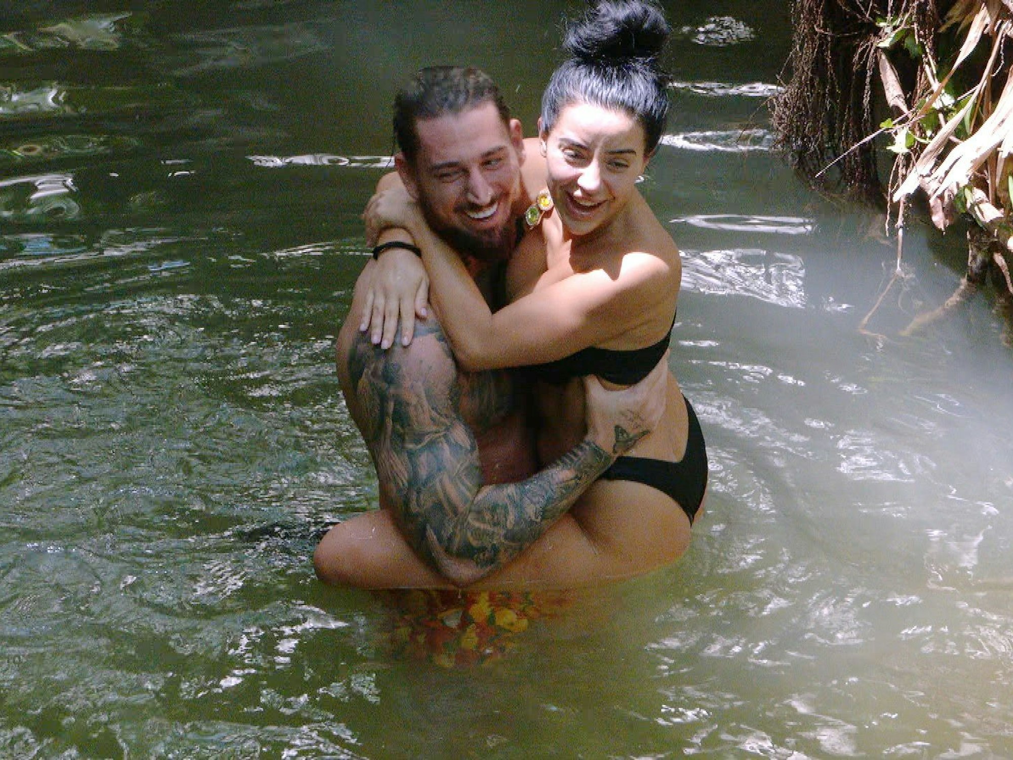 Leyla und Mike gehen an Tag 7 im Dschungelcamp auf Tuchfühlung.