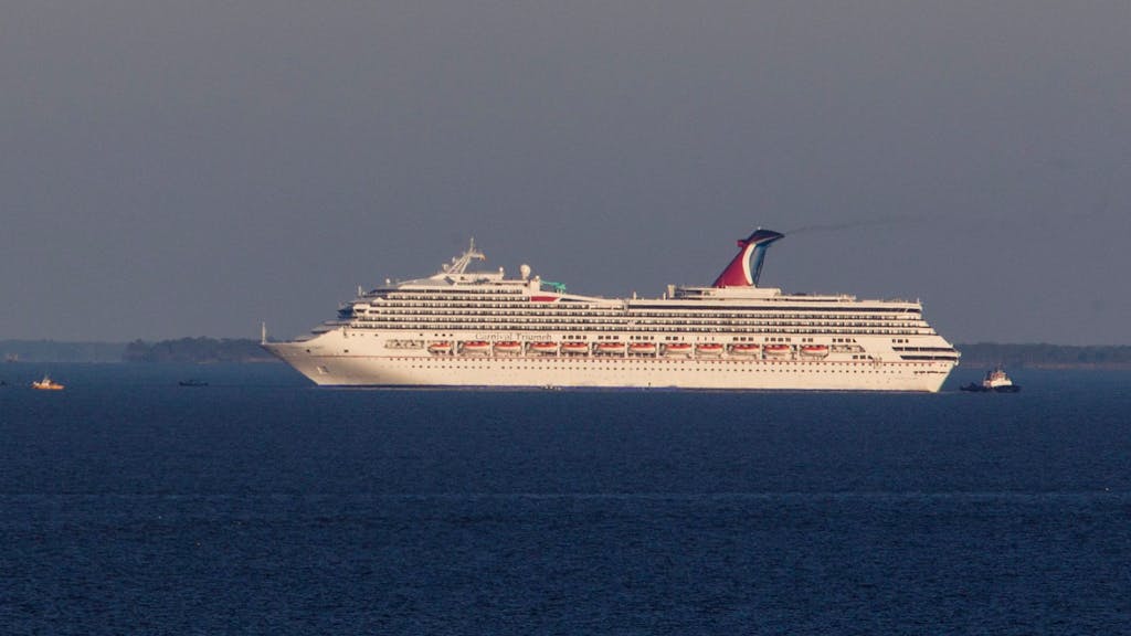 Reisende auf einem Schiff der Carnival Cruise Lines berichteten von üblen Symptomen während der Reise. Unser Foto zeigt die „Triumph“ 2013 vor Alabama.