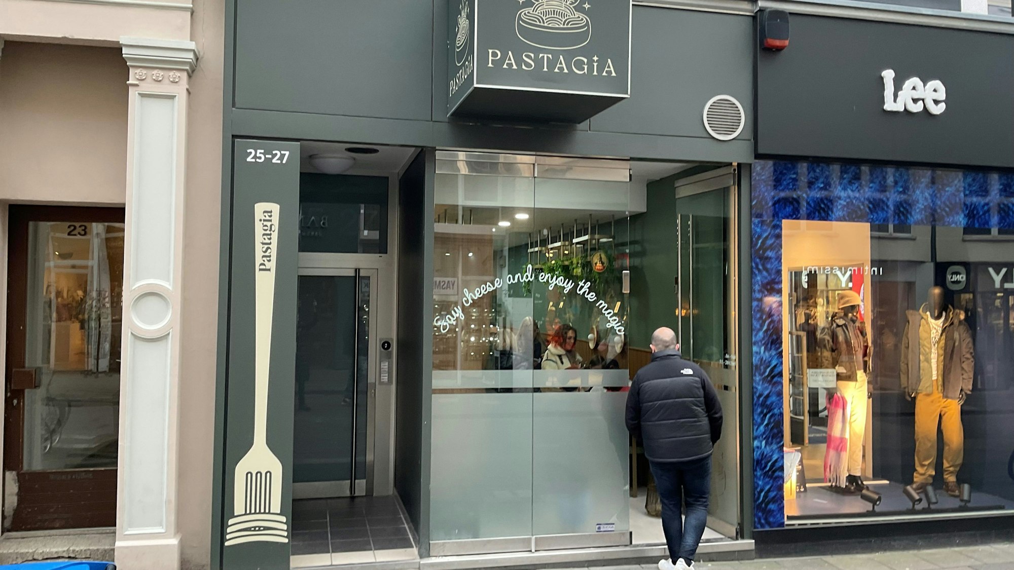 Außenansicht eines neuen Pasta-Lokal auf der Ehrenstraße
