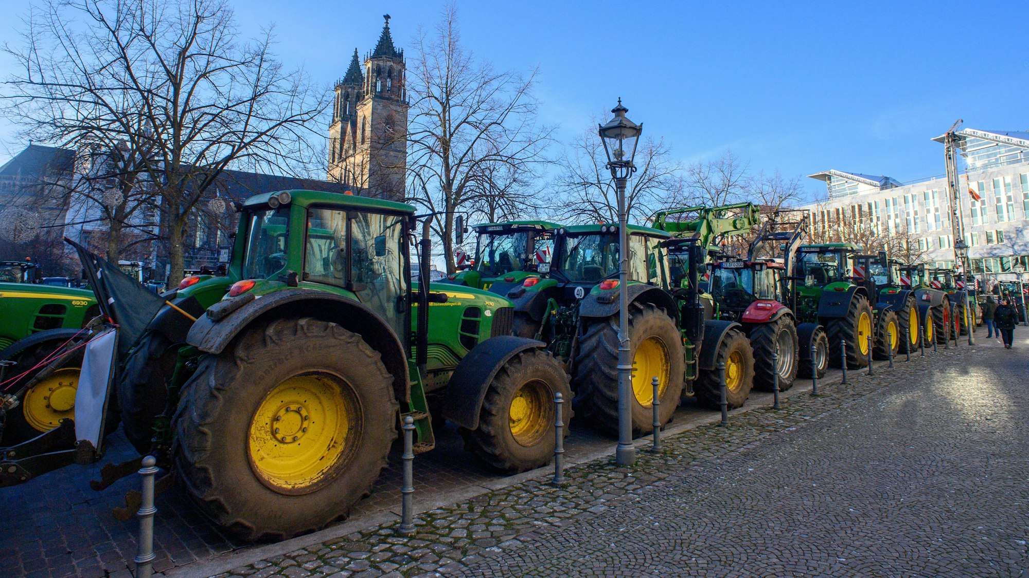 Sachsen-Anhalt: Landwirte protestieren und blockieren den Domplatz in Magdeburg am 8. Januar.