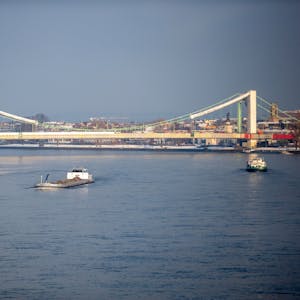 Die Mülheimer Brücke in Köln im Januar 2024.