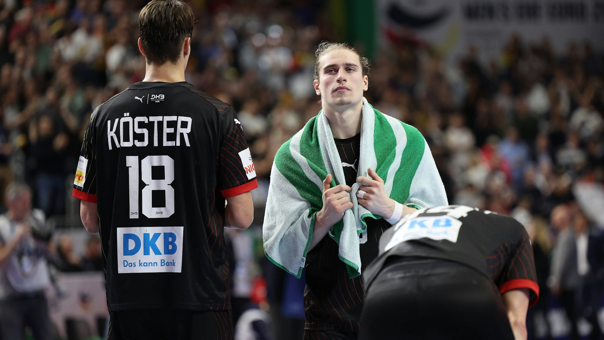 Ganz besonders enttäuscht nach der Halbfinal-Niederlage gegen Dänemark war Deutschlands Spielmacher Juri Knorr.
