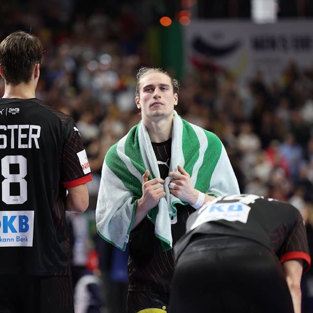 Ganz besonders enttäuscht nach der Halbfinal-Niederlage gegen Dänemark war Deutschlands Spielmacher Juri Knorr.