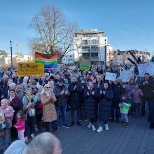 „Troisdorf ist bunt“: Am Samstag (27. Januar) kamen Tausende Menschen zusammen, um ein Zeichen gegen Rechtsextremismus und für die Demokratie zu setzen.