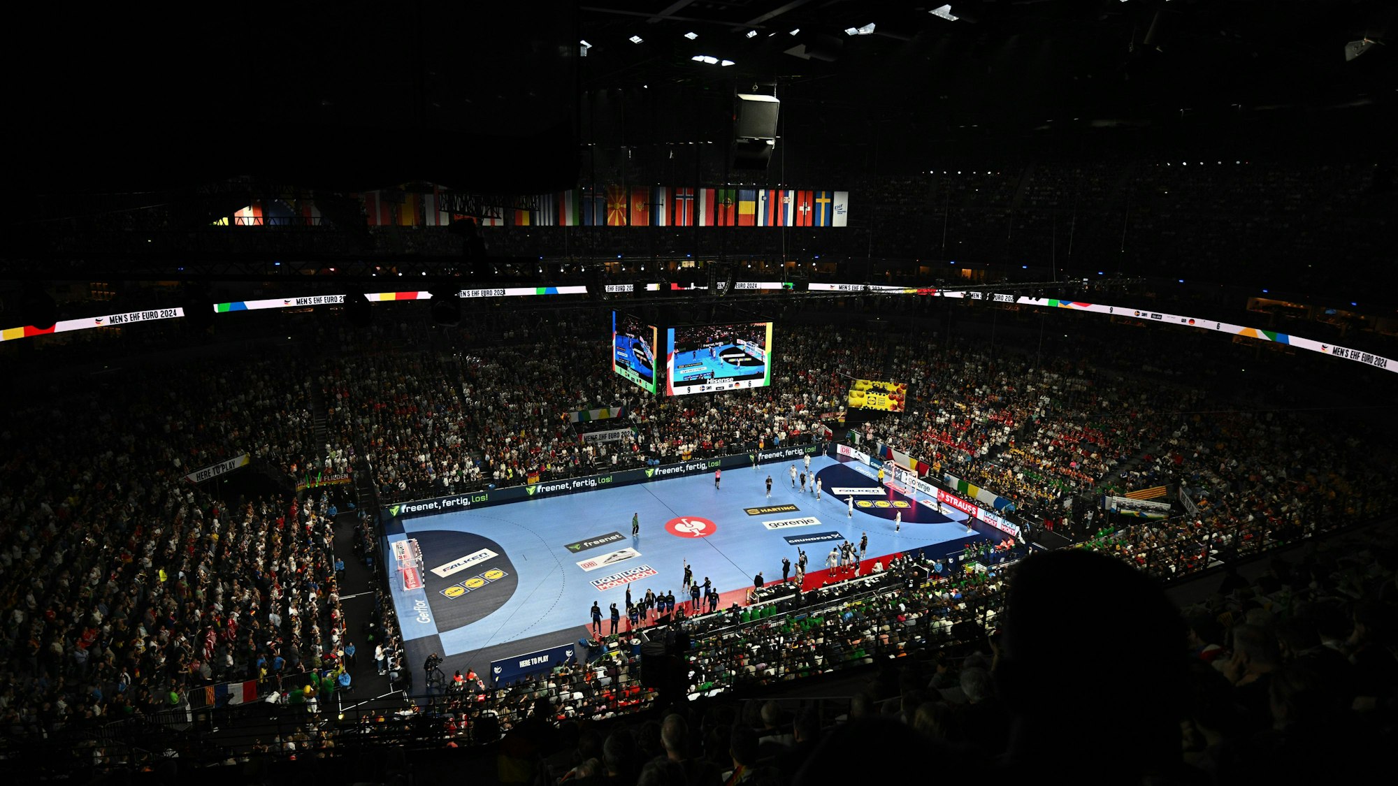 Blick in die Lanxess-Arena während des Spiels Deutschland gegen Schweden.