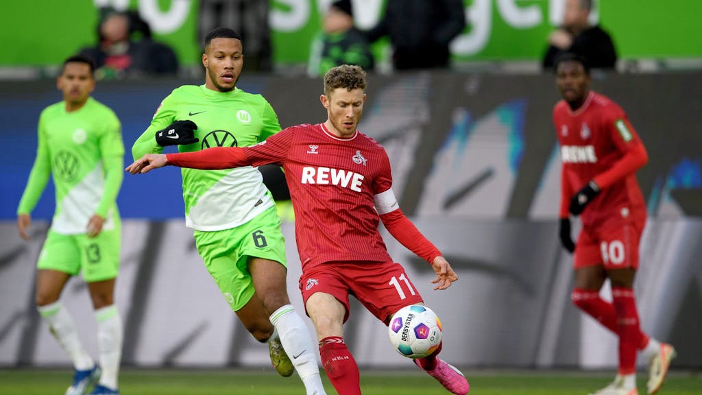 Bundesliga: VfL Wolfsburg gegen 1. FC Köln: Kölns Florian Kainz (r) spielt gegen Wolfsburgs Aster Vranckx.&nbsp;