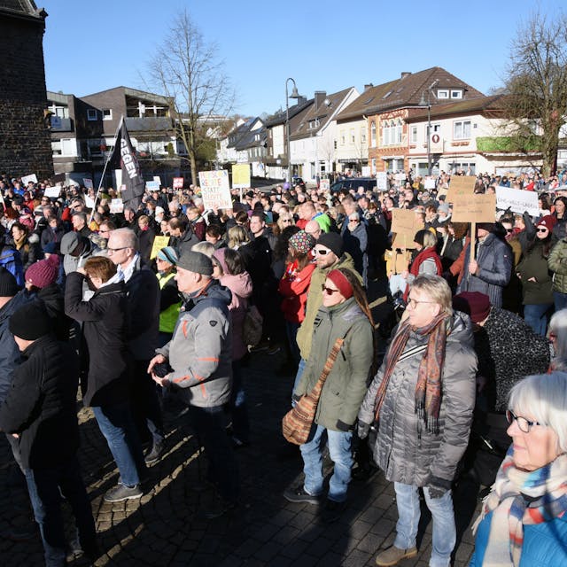 Bild von einer Demo auf dem&nbsp;Milly-la-Forêt-Platz in Morsbach.