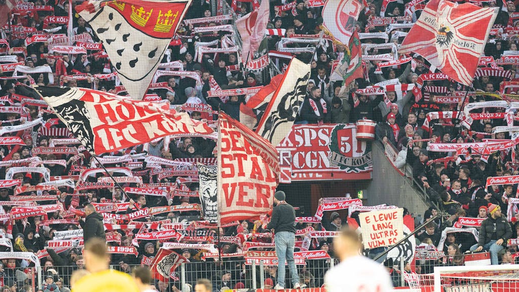 Die Fans des 1. FC Köln am 20. Januar 2024 im Spiel gegen Borussia Dortmund.