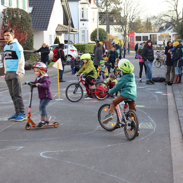Beim Fahrradfest auf der Vischeringstraße gabe es Info- und Aktionsstände.