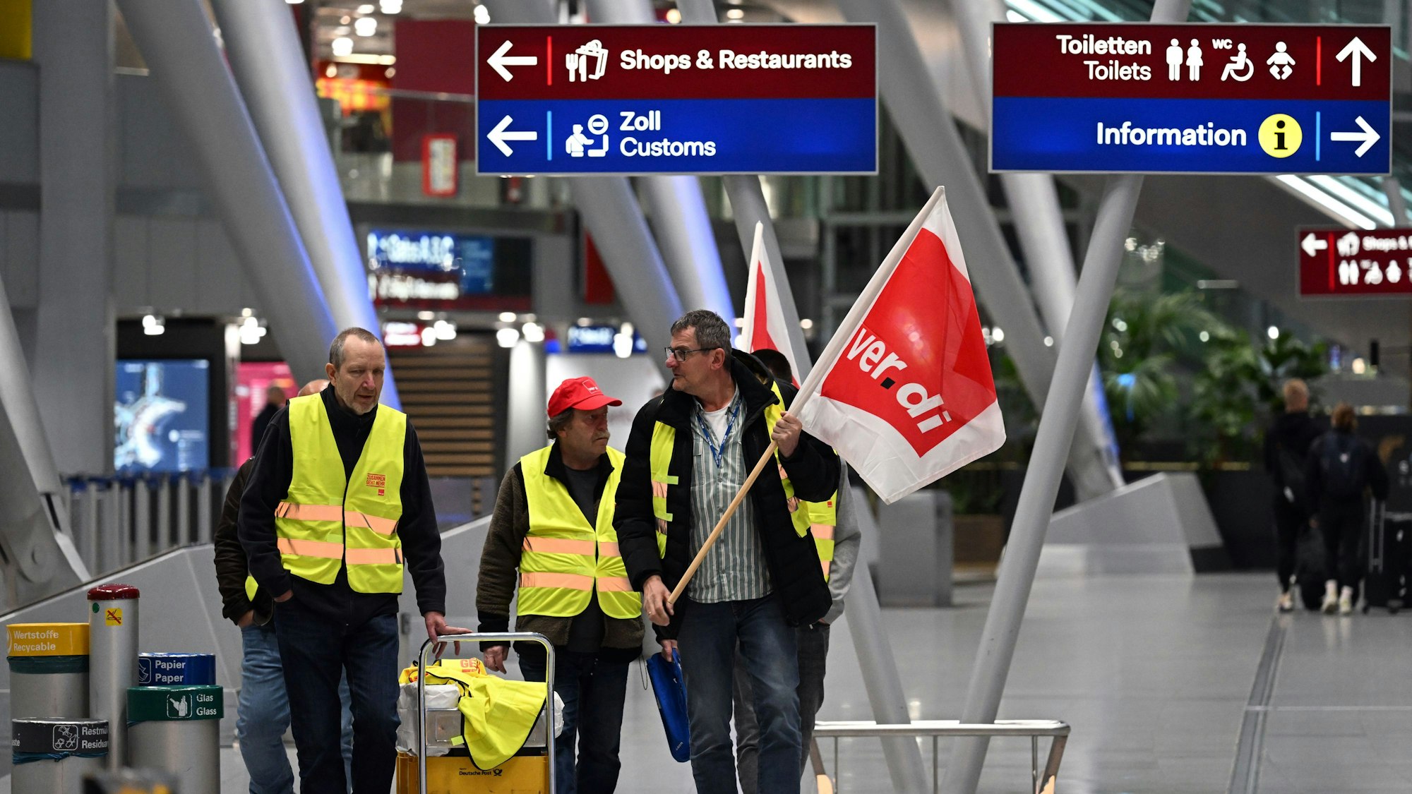 Die Gewerkschaft Verdi ruft für Donnerstag (1. Februar) zu Streiks des Sicherheitspersonals an großen deutschen Flughäfen auf. (Symbolbild)