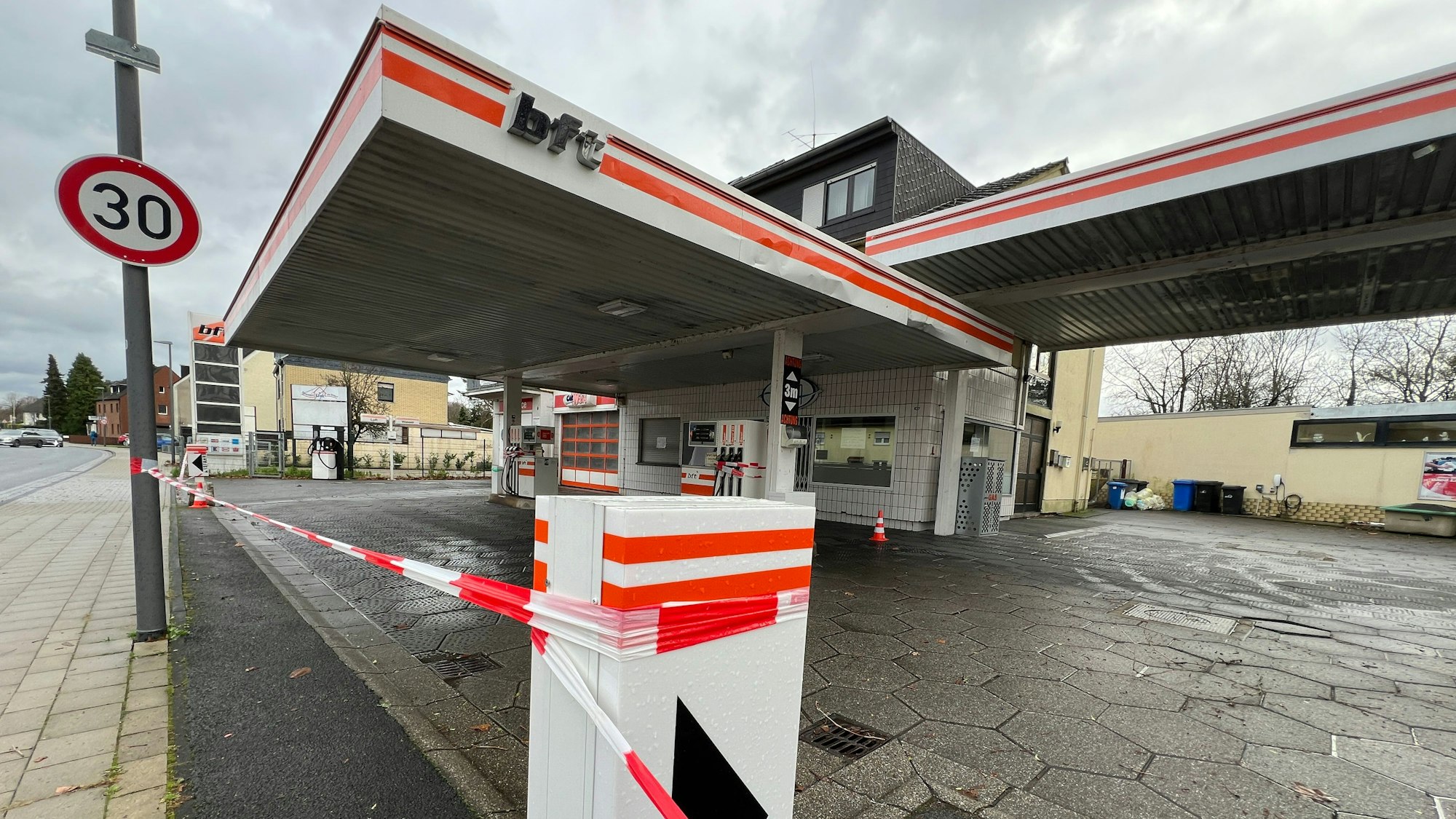 Die BFT-Tankstelle an der Hitdorfer Straße ist jetzt geschlossen.