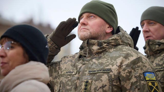 Walerij Saluschnyj ist seit 2021 der Oberbefehlshaber der ukrainischen Armee und in der Bevölkerung überaus beliebt.