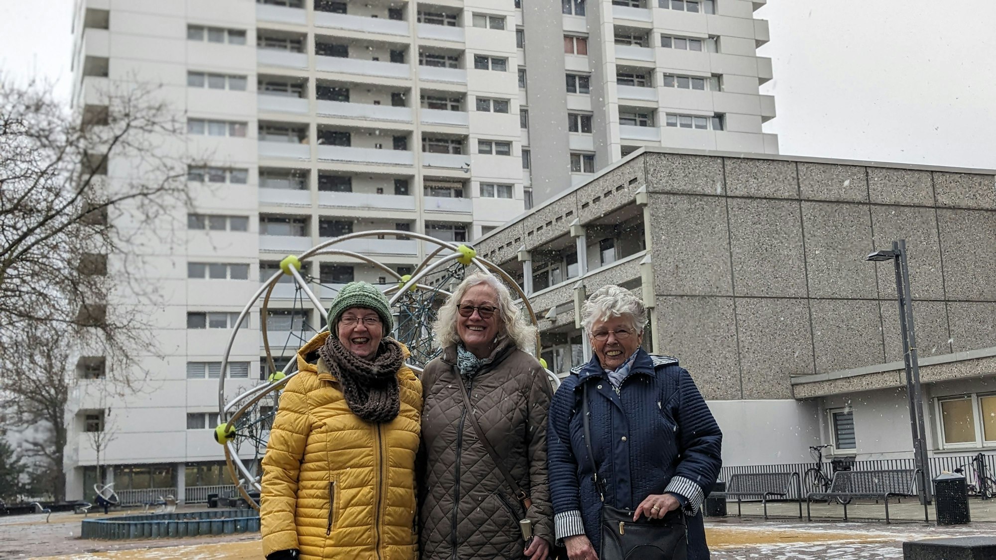 Brigitte Blum, Eleonore Driewer und Eleonore Wiedenbrück wonen seit über 30 Jahren im Görlinger-Zentrum.(v.l.)
