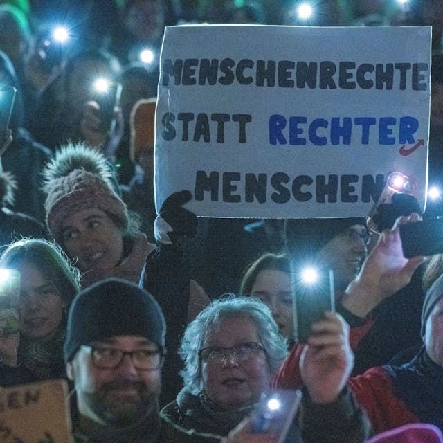 Mit bundesweiten Demonstrationen setzen Hunderttausende Menschen in Deutschland ein Zeichen des Widerstands gegen Rechtsextremismus.