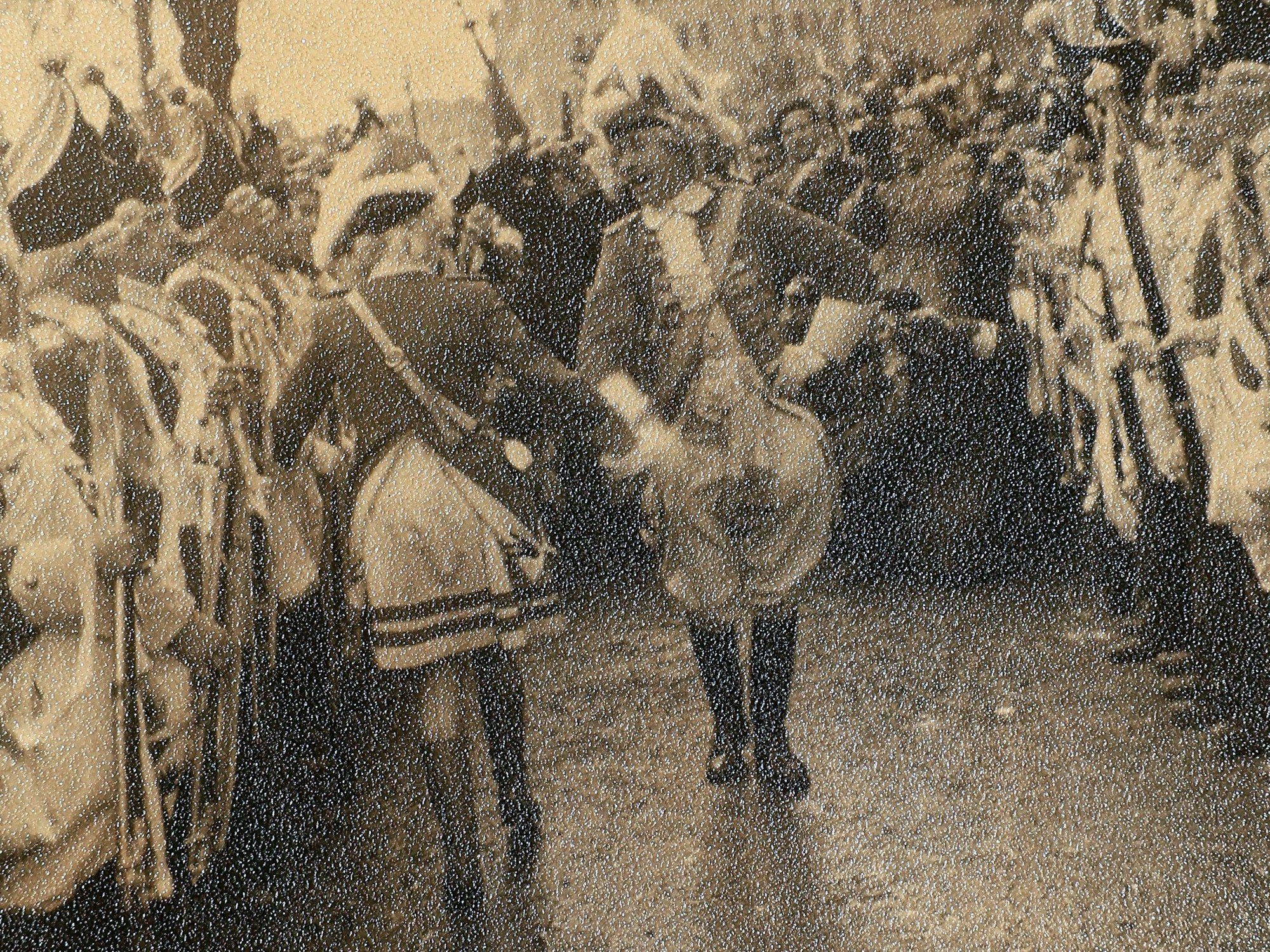 Oskar Hamacher vorne rechts, 2.v.l, bei einem seiner ersten Rosenmontagszüge in Köln