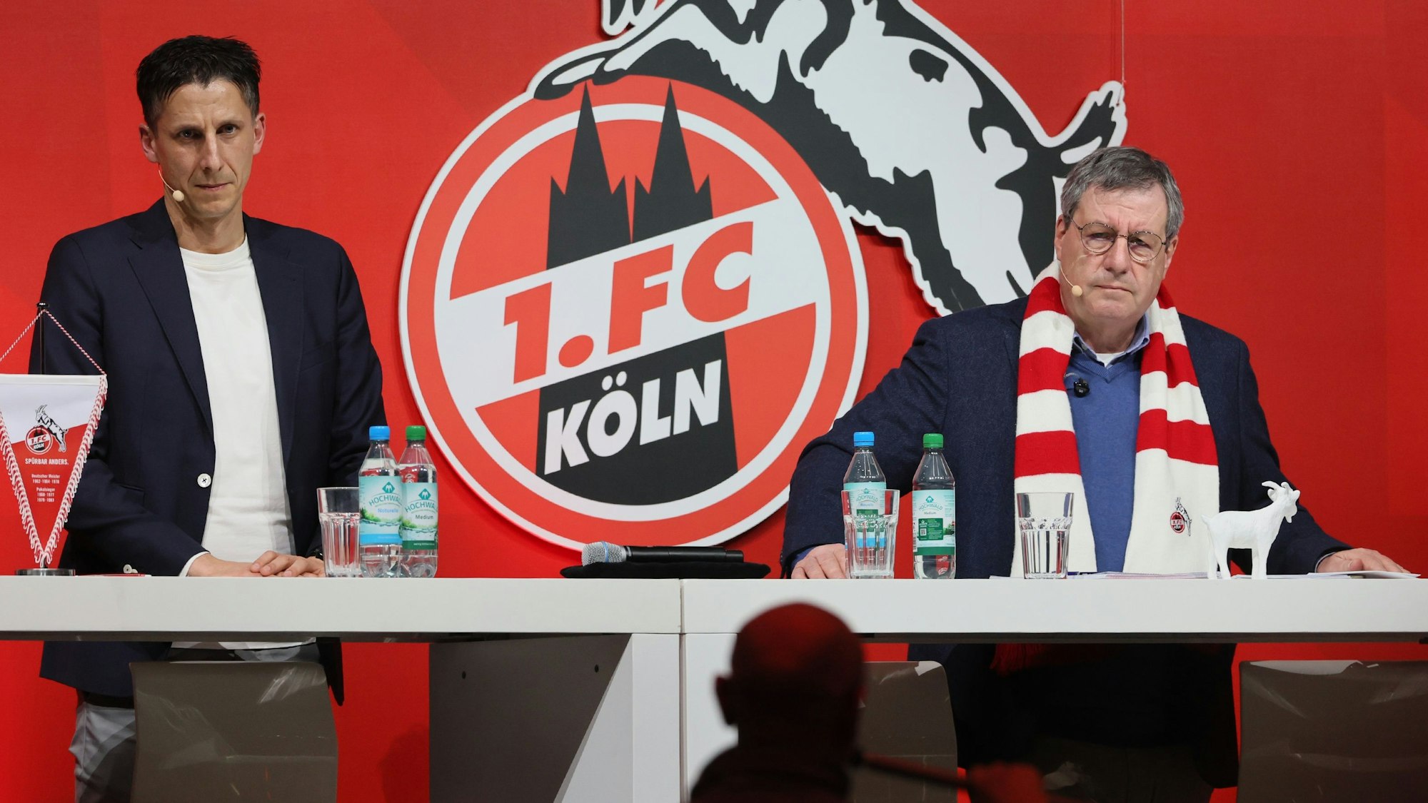 Christian Keller (Geschäftsführer) und Werner Wolf (Präsident des 1. FC Köln) beim FC-Mitgliederstammtisch in den MMC-Studios auf der Bühne.