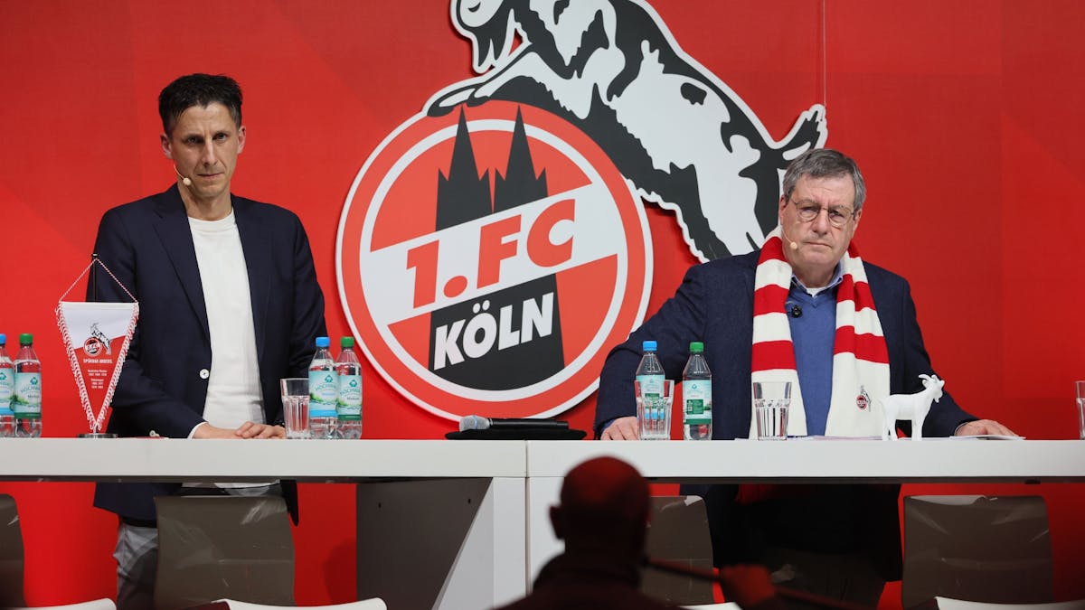 Christian Keller (Geschäftsführer) und Werner Wolf (Präsident des 1. FC Köln) beim FC-Mitgliederstammtisch in den MMC-Studios auf der Bühne.