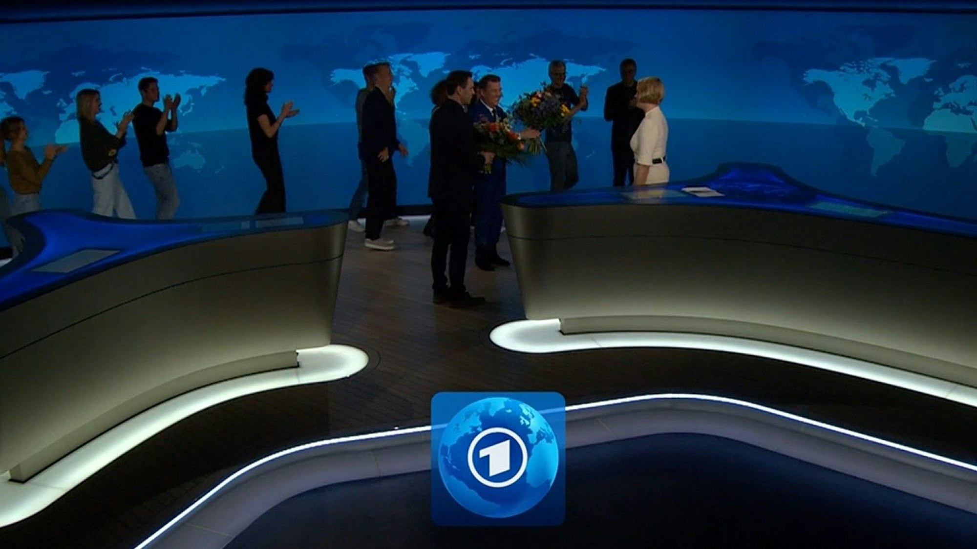 Judith Rakers präsentierte am 31. Januar zum letzten Mal die Hauptausgabe der ARD-„Tagesschau“. Das ARD-Team verabschiedete sich nach der Sendung mit Blumen bei ihr.