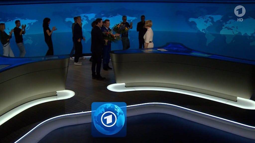 Judith Rakers präsentierte am 31. Januar zum letzten Mal die Hauptausgabe der ARD-„Tagesschau“. Das ARD-Team verabschiedete sich nach der Sendung mit Blumen bei ihr.