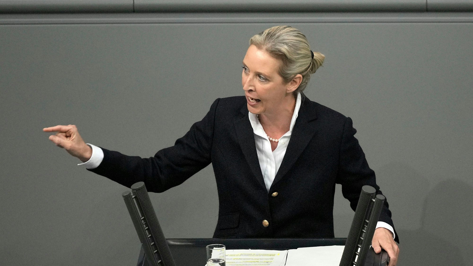 Aggressive Gestik und aggressive Worte: Alice Weidel hat der Ampel im Bundestag vorgeworfen, Deutschland zu hassen.