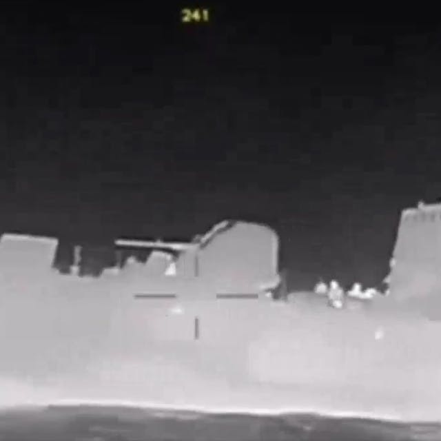 Szene aus dem Video, das den Angriff auf das russische Schwarzmeerflotten-Raketenboot Ivanovets zeigen soll.