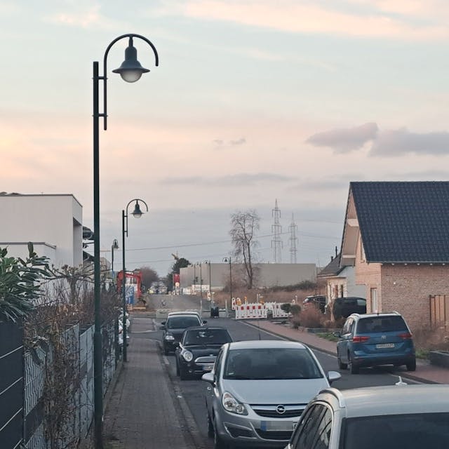 Die Straßenbeleuchtung in Niederkassel soll auch in der Zeit zwischen 1 und 5 Uhr eingeschaltet bleiben. Das haben CDU, Fraktionslose und AfD im Stadtrat durchgesetzt.