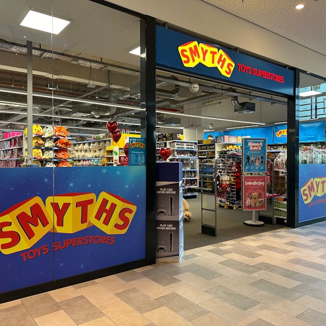 Blick auf den Eingang zum Spielwarengeschäft Smith Toys im Huma in Sankt Augustin am 1. Februar 2024.