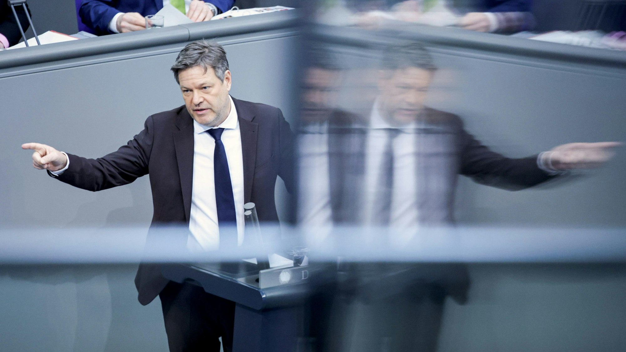 Robert Habeck (Bündnis 90/Die Grünen), Vizekanzler und Bundesminister für Wirtschaft und Klimaschutz, am Donnerstag (1. Februar) im Bundestag. Sein Vorschlag eines Sondervermögens Wirtschaft kommt bei der Opposition nicht gut an.