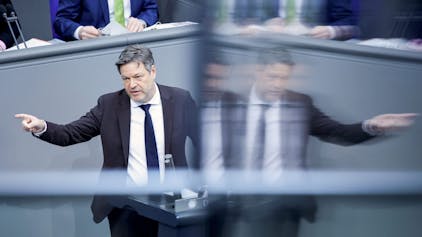 Robert Habeck (Bündnis 90/Die Grünen), Vizekanzler und Bundesminister für Wirtschaft und Klimaschutz, am Donnerstag (1. Februar) im Bundestag. Sein Vorschlag eines Sondervermögens Wirtschaft kommt bei der Opposition nicht gut an.