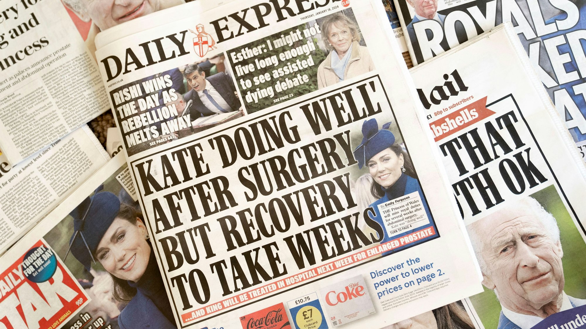 Zeitungen mit Berichten über Prinzessin Kate.