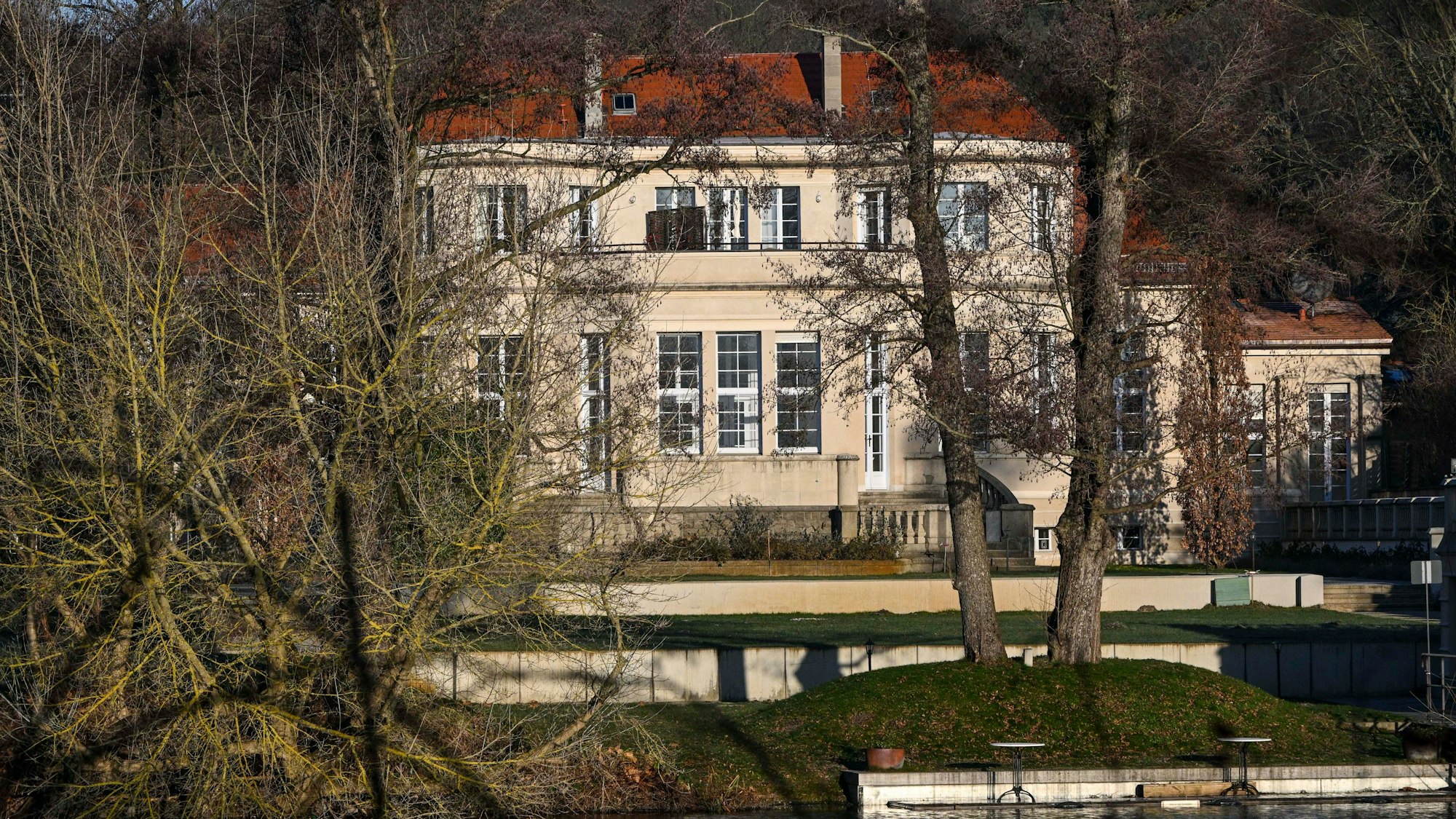 Blick auf das Gästehaus am Lehnitzsee im Potsdamer Stadtteil Neu Fahrland. Dort hatte ein Treffen radikaler Rechter stattgefunden. (Archivbild)