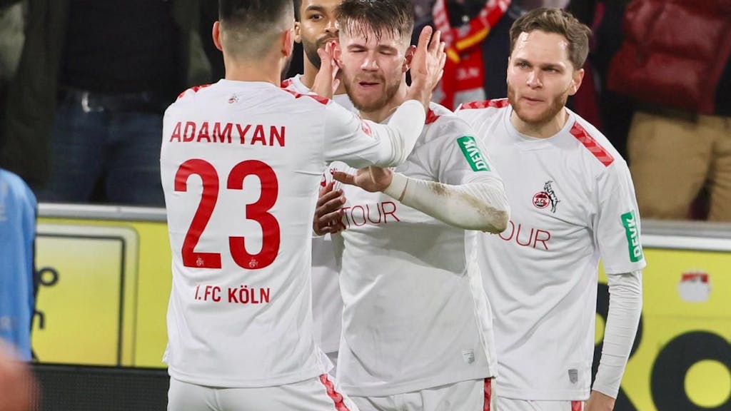 Jan Thielmann bejubelt seinen Treffer zum 2:0 gemeinsam mit seinen Teamkollegen im Spiel gegen Eintracht Frankfurt (3. Februar 2024).