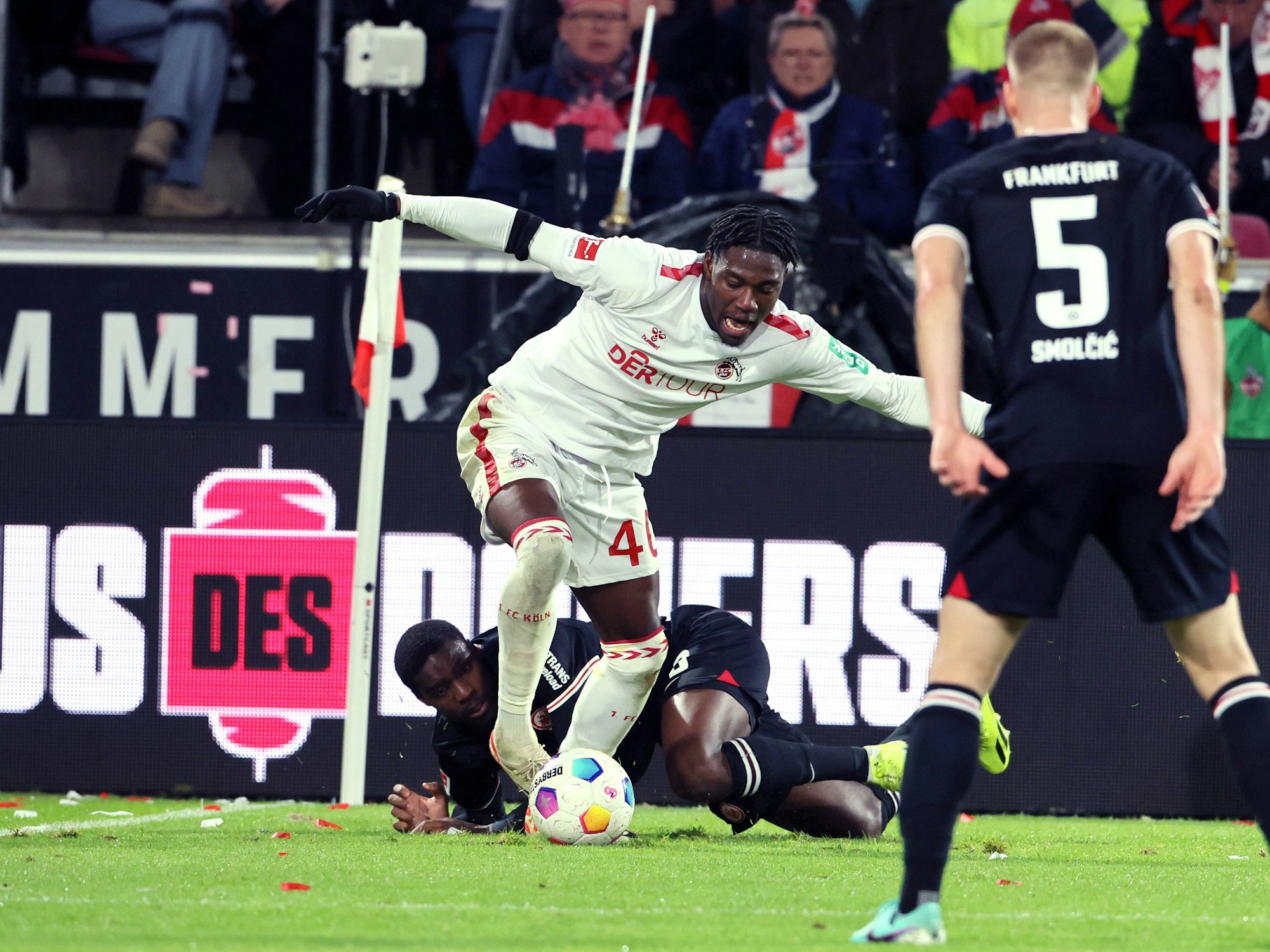 Faride Alidou (1. FC Köln) wird gefoult.