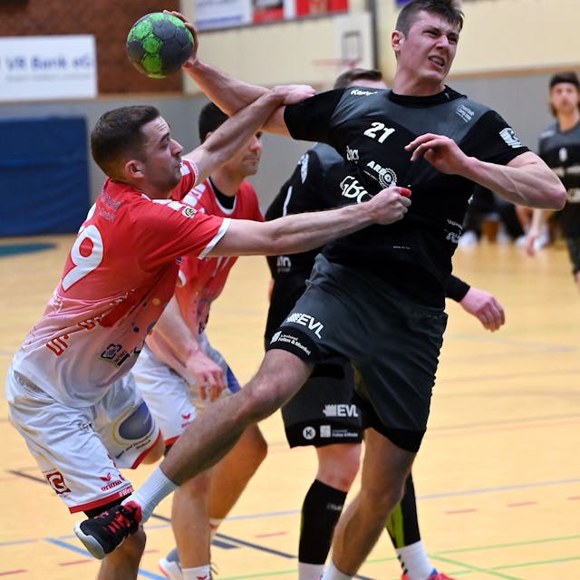 Handball
Opladen - Baunatal

rechts: Oliver Dasburg (OPL)

Foto: Uli Herhaus