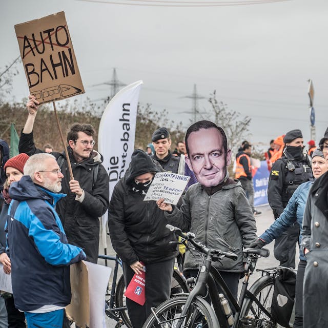 Demonstration auf der Rheinallee zur Brückenöffnung Anfang Februar