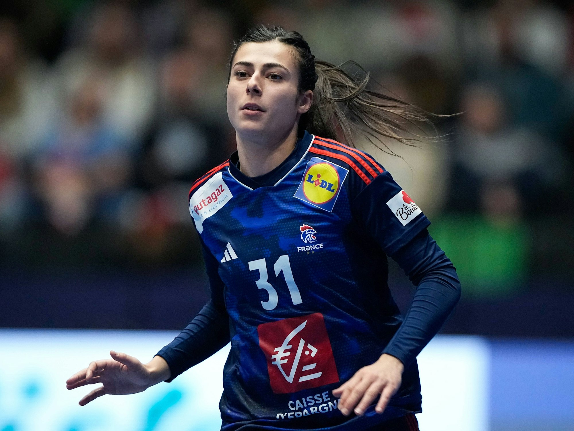Lucie Granier während eines Handballspiels.