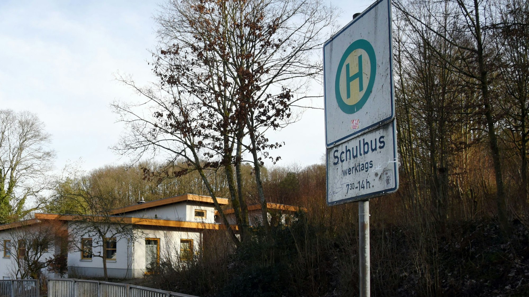 Bushaltestelle an der Gemeinschaftsgrundschule in Dieringhausen.