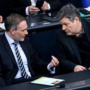 Eigentlich Regierungspartner: Finanzminister Christian Lindner (FDP, l.) und Wirtschaftsminister Robert Habeck (Grüne)