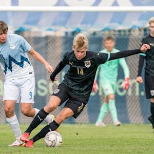 Jaka Potocnik im Spiel mit der slowenischen U17-Auswahl gegen Österreich. Potocnik steuerte zwei Tore zum 4:0 Sieg Sloweniens bei.