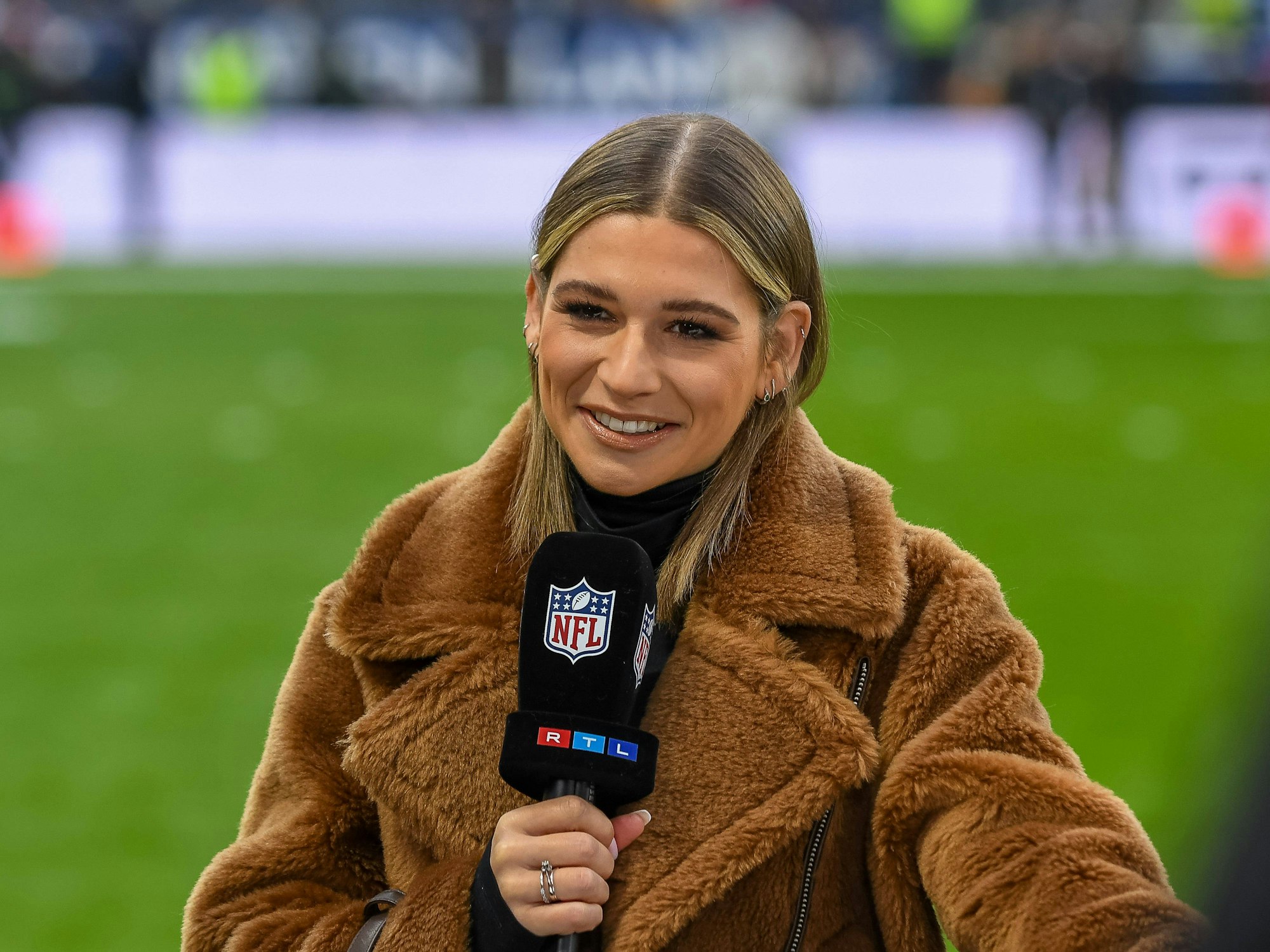 Jana Wosnitza (30), Sportjournalistin & NFL-Moderatorin
