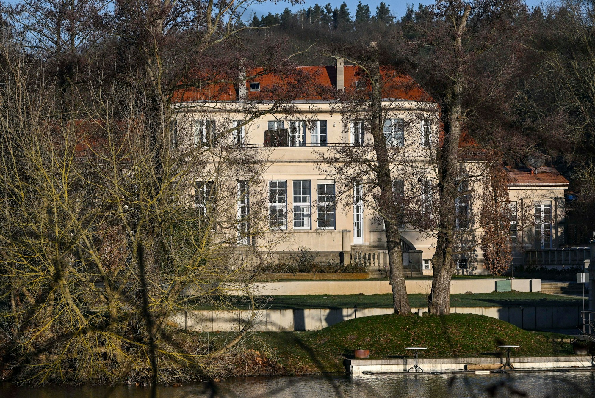 Blick auf das Gästehaus am Lehnitzsee im Potsdamer Stadtteil Neu Fahrland. Dort hatte ein Treffen radikaler Rechter stattgefunden.