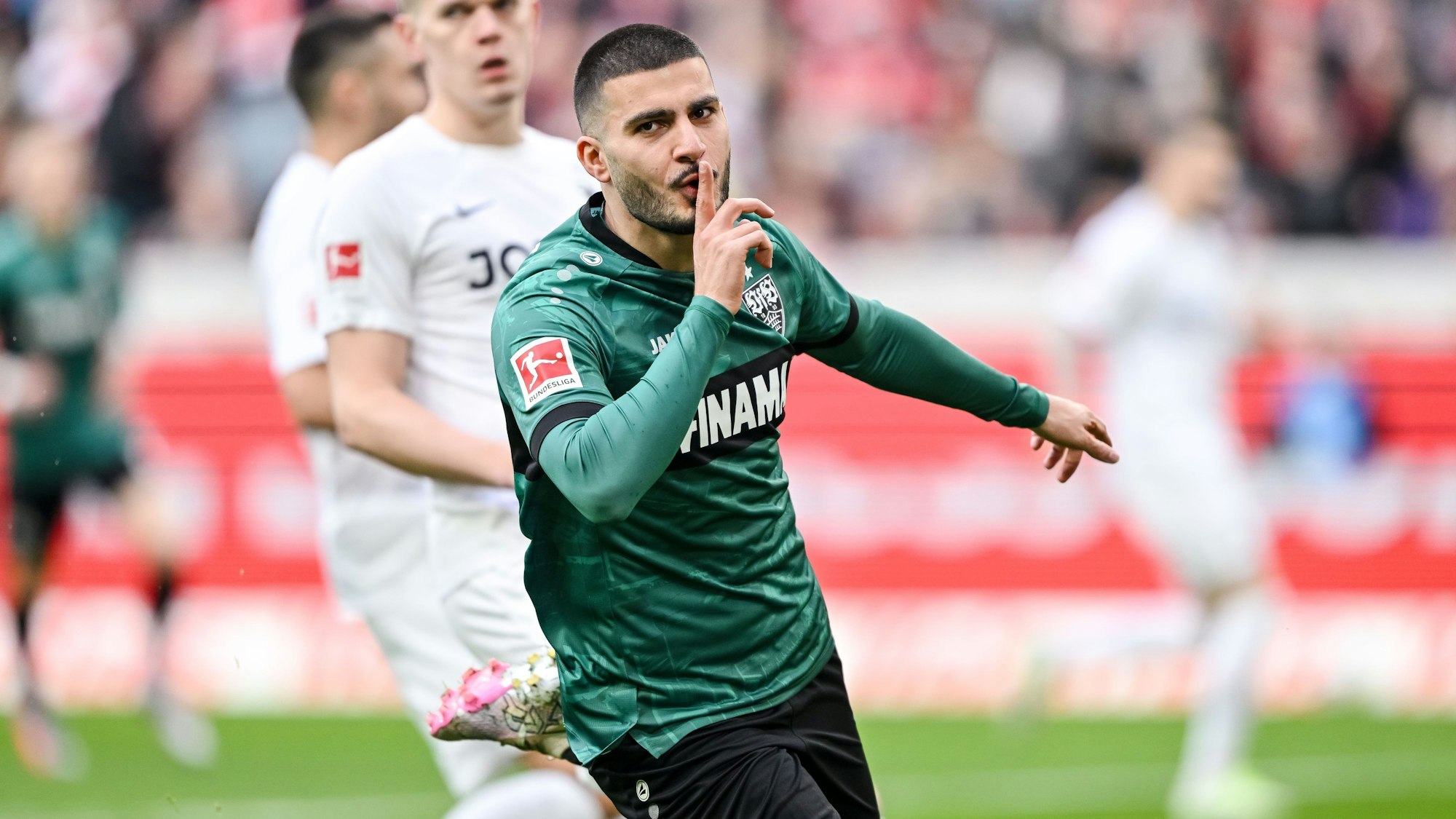 Deniz Undav jubelt über ein Tor für den VfB Stuttgart.