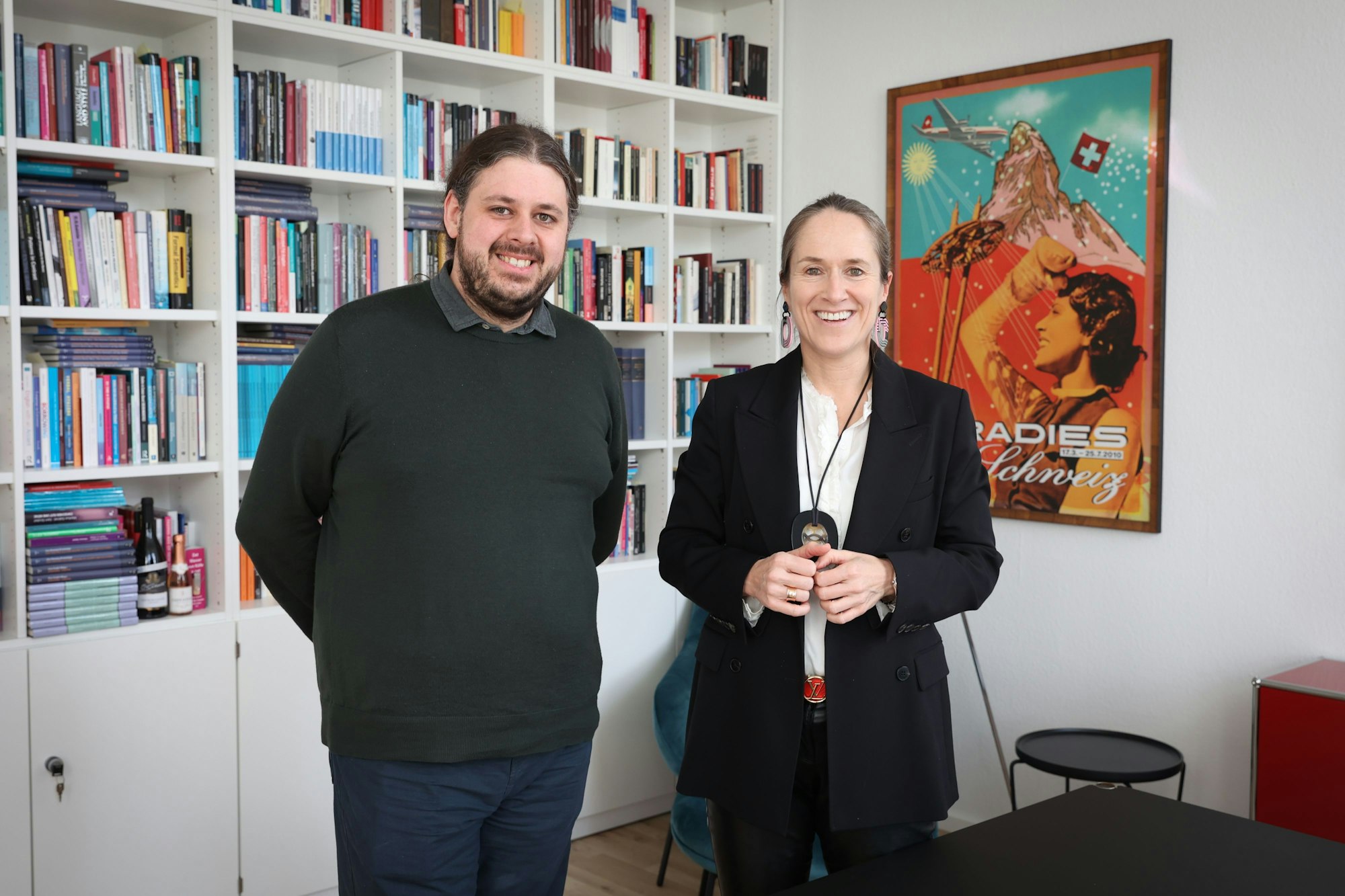 Foto von Ingo Kleiber und Beatrix Busse im Büro der Prorektorin für Studium und Lehre